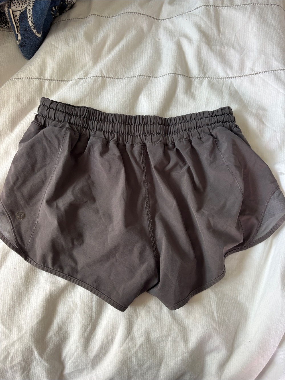 Lululemon Hotty Hot Gray Shorts Size 6 - Picture 2 of 5